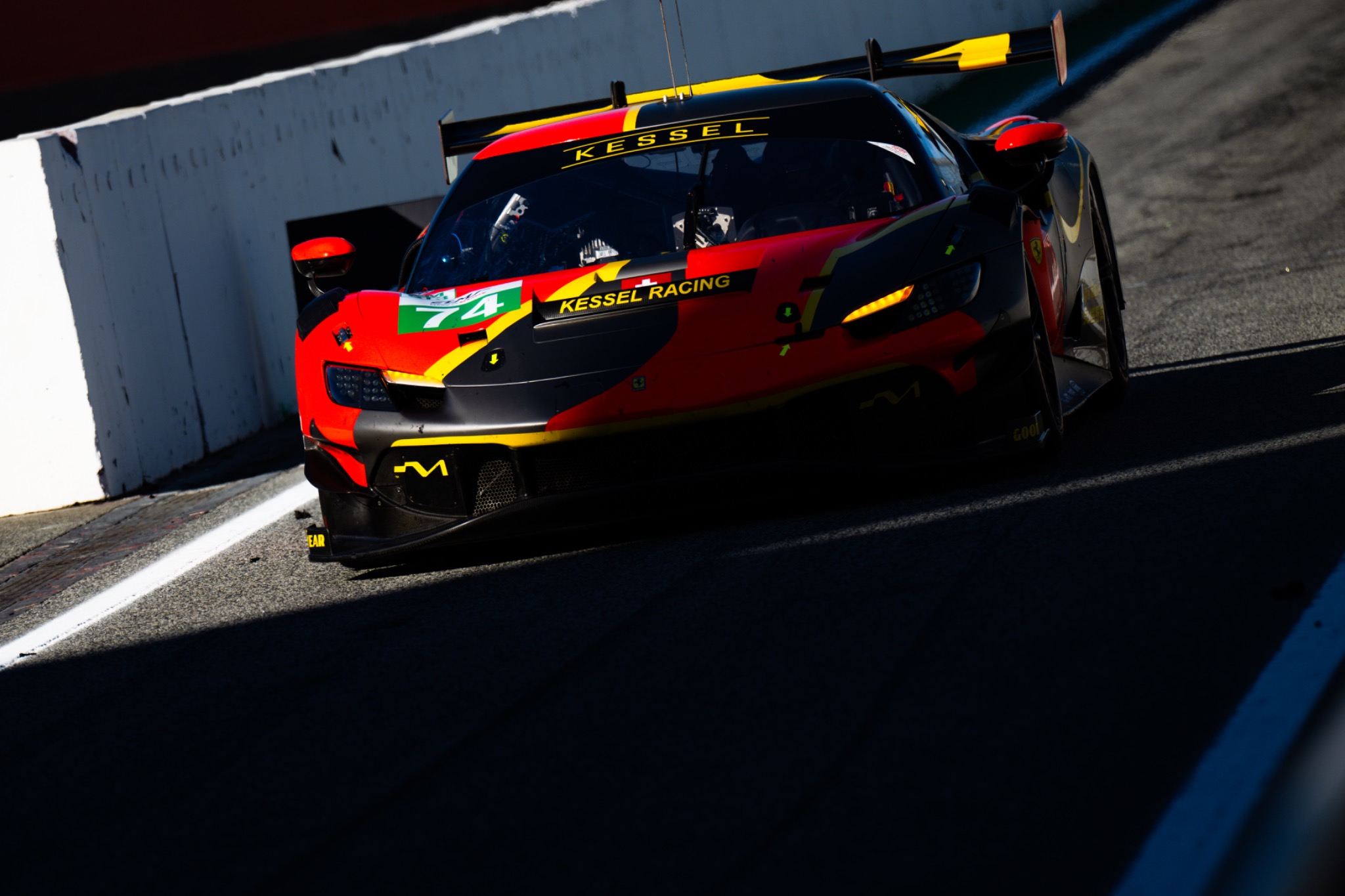 Ferrari 296 GT3 de Kessel Racing en pista
